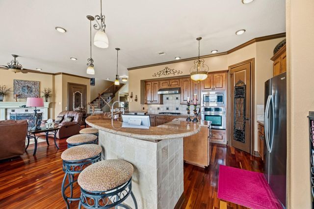 26 Half Moon, Hitchcock, TX 77563