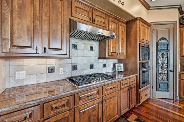 26 Half Moon, Hitchcock, TX 77563