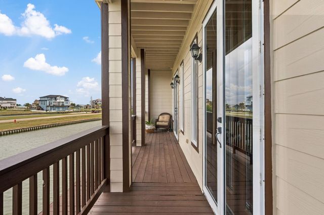 26 Half Moon, Hitchcock, TX 77563