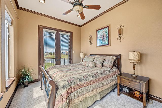 26 Half Moon, Hitchcock, TX 77563