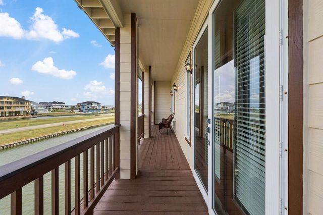 26 Half Moon, Hitchcock, TX 77563