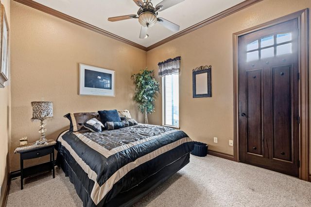 26 Half Moon, Hitchcock, TX 77563