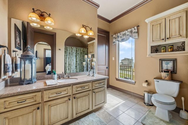 26 Half Moon, Hitchcock, TX 77563
