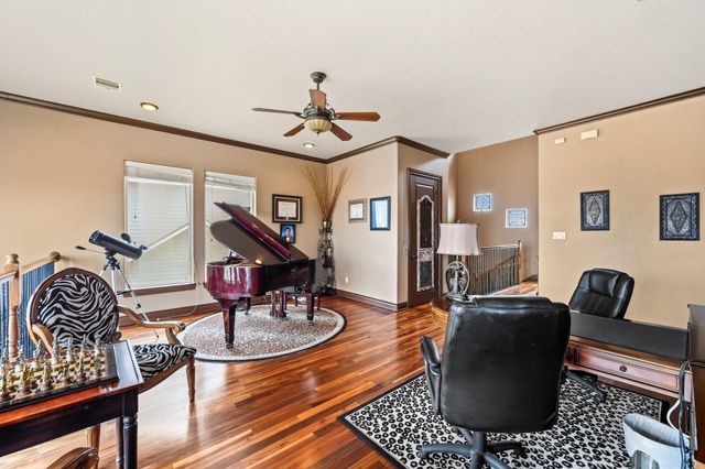 26 Half Moon, Hitchcock, TX 77563