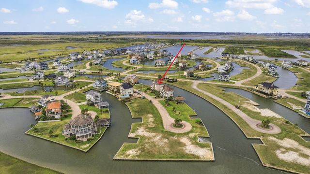 26 Half Moon, Hitchcock, TX 77563