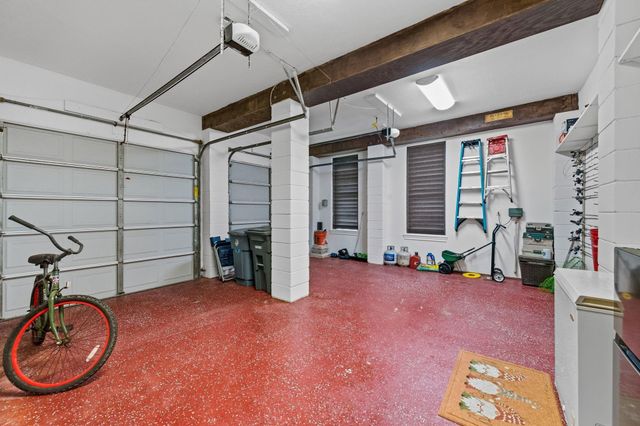 26 Half Moon, Hitchcock, TX 77563