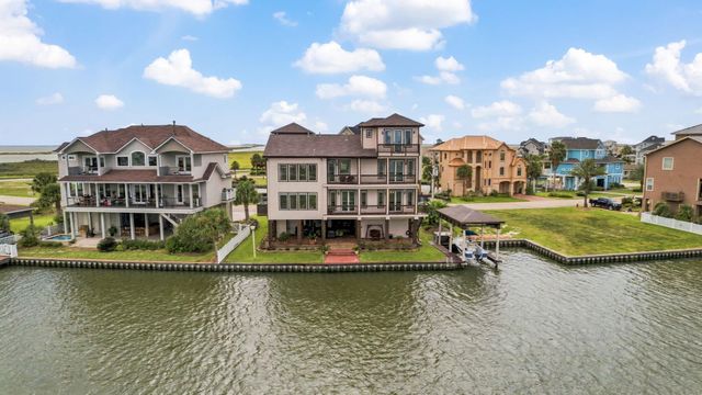 26 Half Moon, Hitchcock, TX 77563