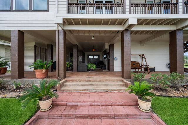 26 Half Moon, Hitchcock, TX 77563