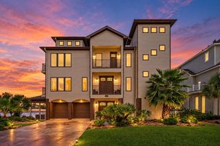 26 Half Moon, Hitchcock, TX 77563