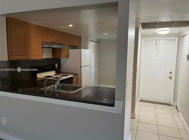 851 NE 207th Ter 6-103, Miami, FL 33179