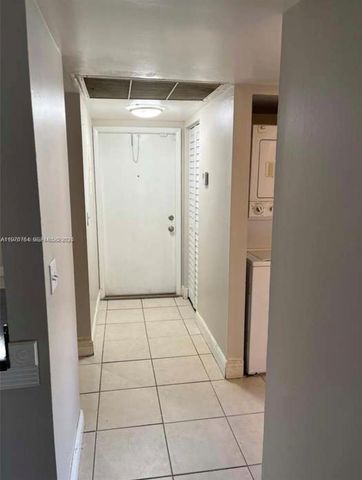 851 NE 207th Ter 6-103, Miami, FL 33179