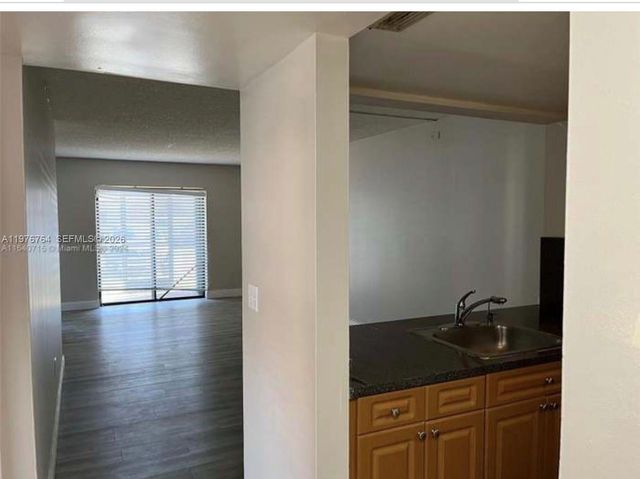 851 NE 207th Ter 6-103, Miami, FL 33179