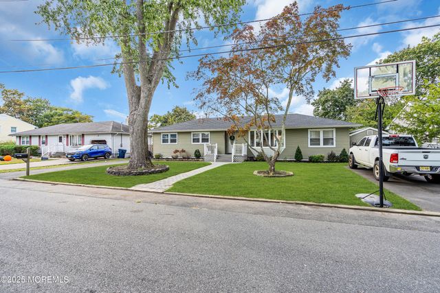 808 Sunset Road, Beachwood, NJ 08722