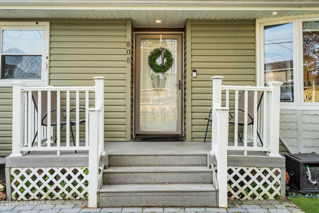 808 Sunset Road, Beachwood, NJ 08722