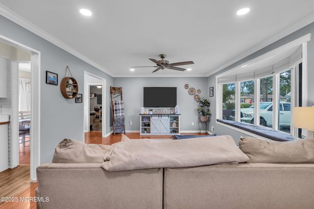 808 Sunset Road, Beachwood, NJ 08722