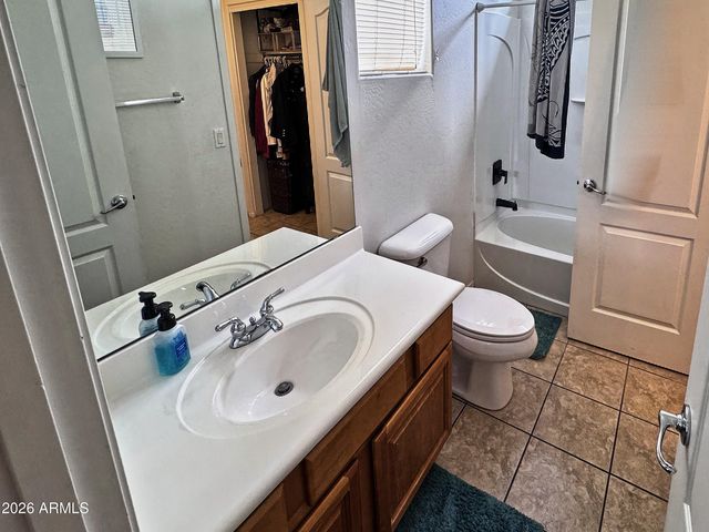 1032 E Cantebria Drive, Gilbert, AZ 85296