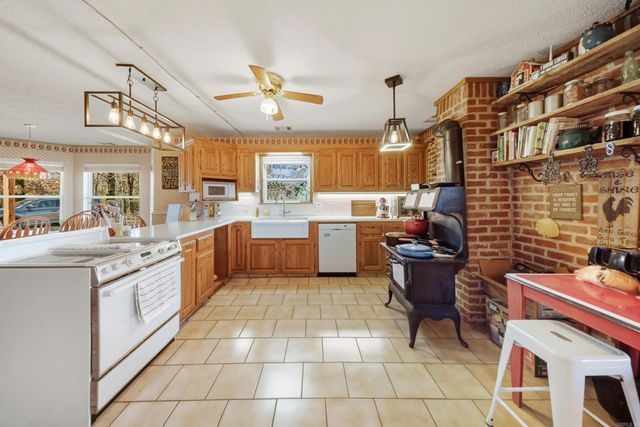 201 Center Point Loop, Vilonia, AR 72173