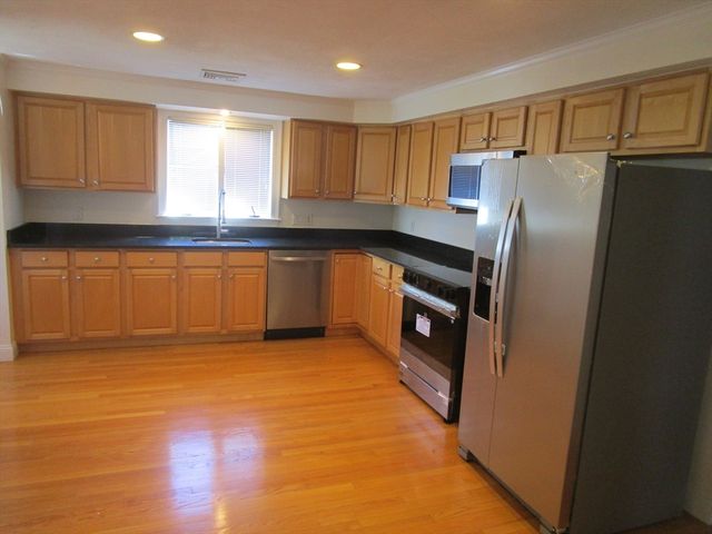 63-65 Charles 63, Newton, MA 02466