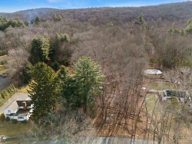 92 Ash Swamp Road, Glastonbury, CT 06033