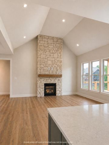 1620 W Silver Oak Drive, Springfield, MO 65810