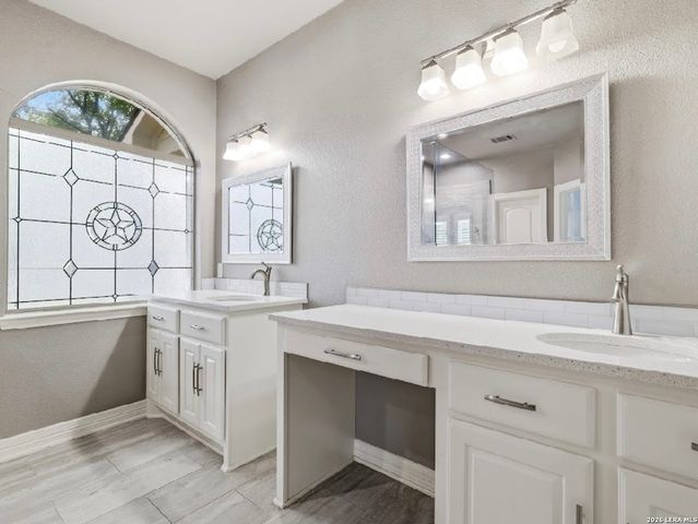 27 Stonewall Bend, San Antonio, TX 78256