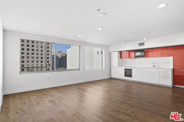 901 S Flower Street 513, Los Angeles, CA 90015