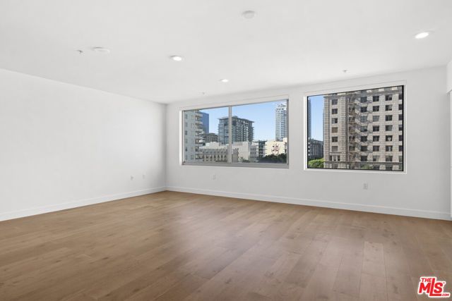 901 S Flower Street 513, Los Angeles, CA 90015