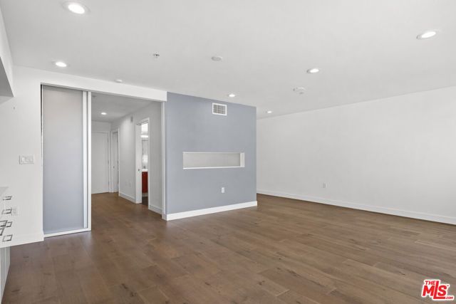 901 S Flower Street 513, Los Angeles, CA 90015