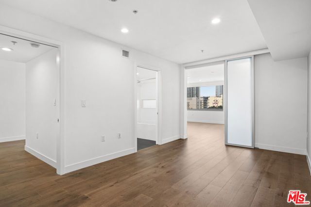 901 S Flower Street 513, Los Angeles, CA 90015