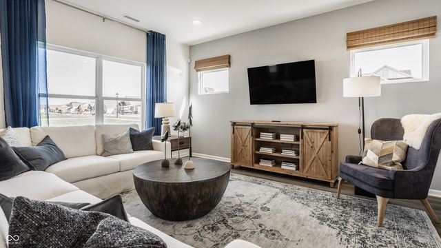 2010 Stella Rock Trace, Columbus, IN 47201