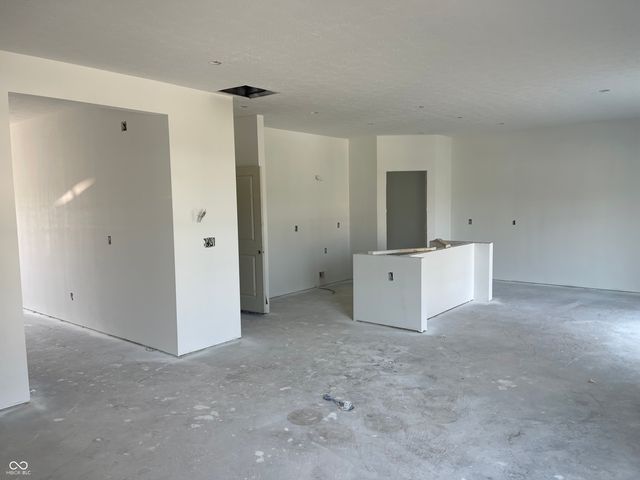 2010 Stella Rock Trace, Columbus, IN 47201