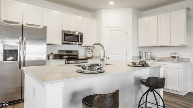 2010 Stella Rock Trace, Columbus, IN 47201