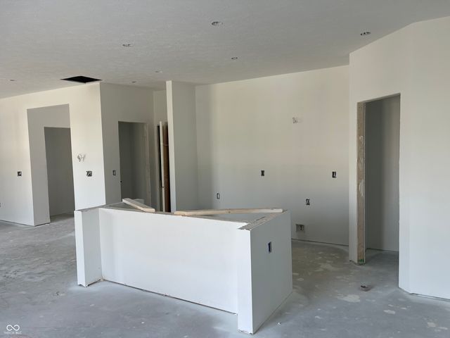 2010 Stella Rock Trace, Columbus, IN 47201