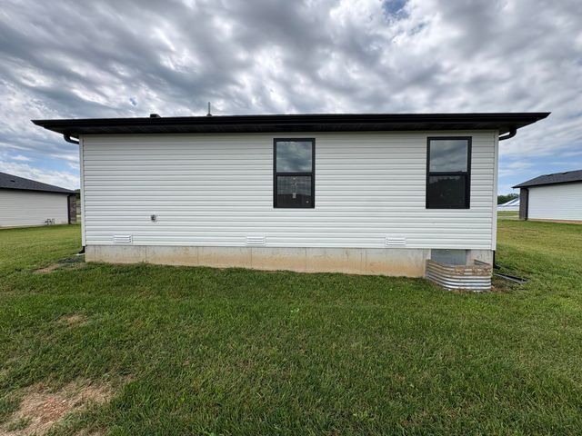 414 N Cherokee Trail, Clever, MO 65631