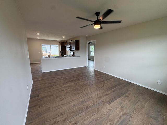 414 N Cherokee Trail, Clever, MO 65631