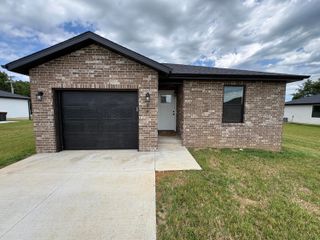 414 N Cherokee Trail, Clever, MO 65631