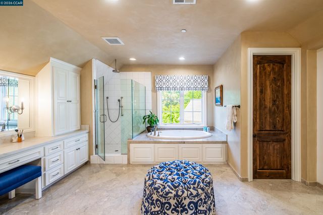 53 Hidden Oaks Dr, Lafayette, CA 94549