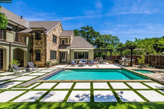 53 Hidden Oaks Dr, Lafayette, CA 94549