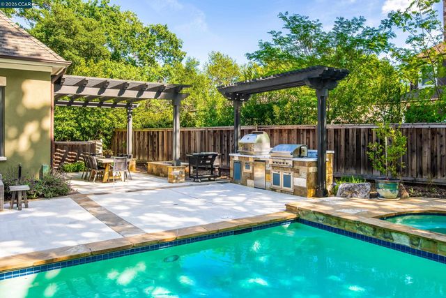 53 Hidden Oaks Dr, Lafayette, CA 94549