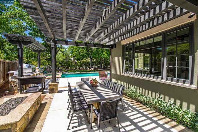 53 Hidden Oaks Dr, Lafayette, CA 94549