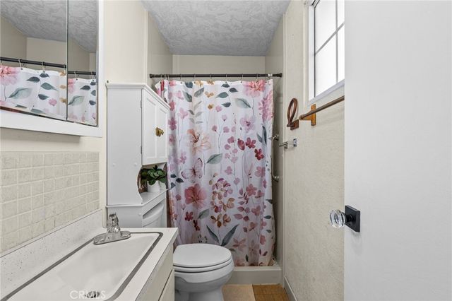 218 Foxbury, Pomona, CA 91767