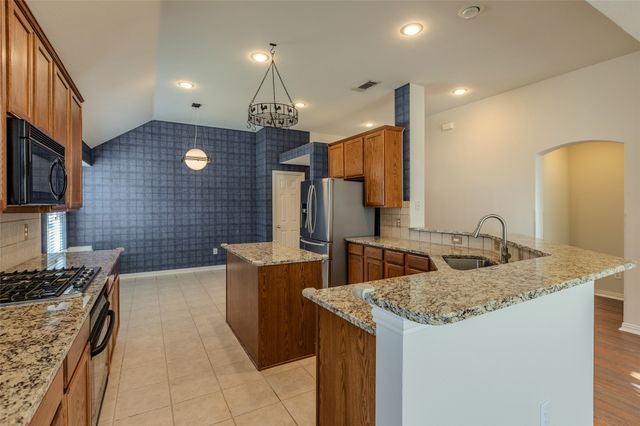 3925 Sharondale Drive, Flower Mound, TX 75022