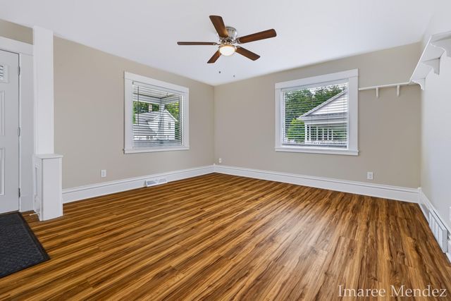312 Emmons Street Se, Caledonia Vlg, MI 49316