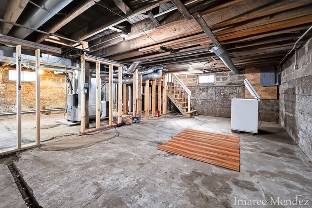 312 Emmons Street Se, Caledonia Vlg, MI 49316