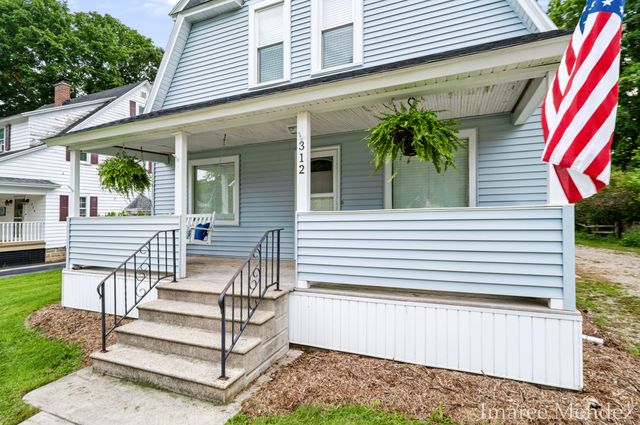 312 Emmons Street Se, Caledonia Vlg, MI 49316