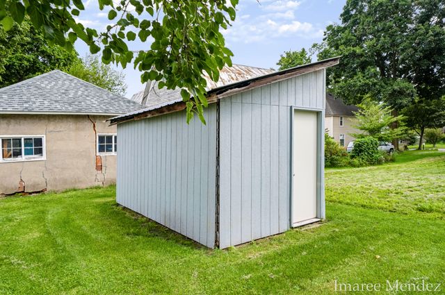 312 Emmons Street Se, Caledonia Vlg, MI 49316