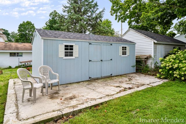 312 Emmons Street Se, Caledonia Vlg, MI 49316