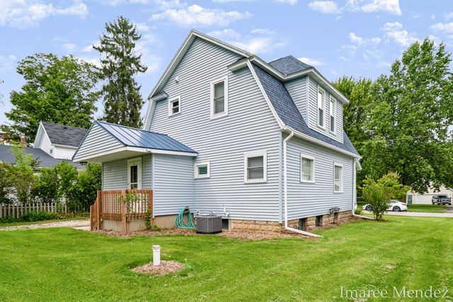 312 Emmons Street Se, Caledonia Vlg, MI 49316
