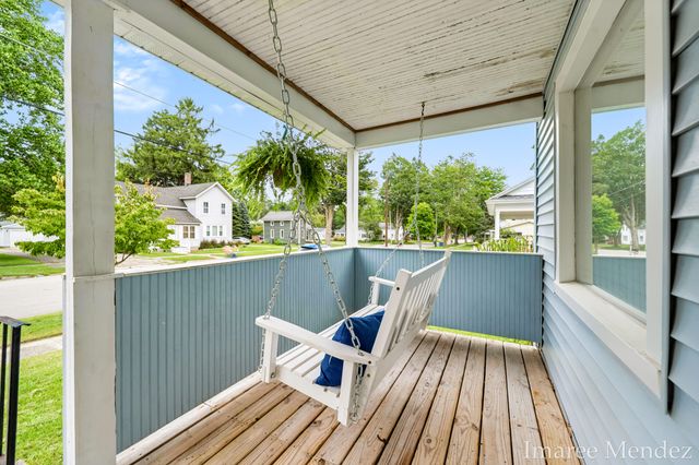 312 Emmons Street Se, Caledonia Vlg, MI 49316