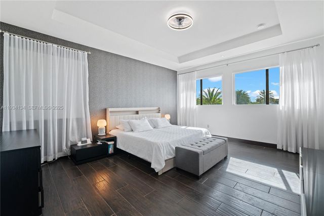 8723 NW 161st Ter, Miami Lakes, FL 33018